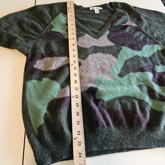 Autumn Cashmere Camo V Neck Sweater in Spruce Combo Size Medium - Picture 5 of 6
